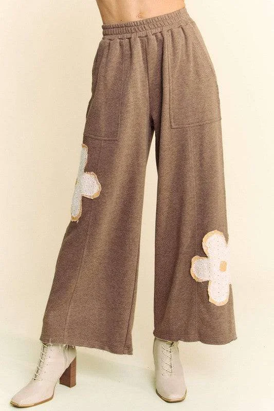 Weekend Deals That Thrill Weekend Deals That Thrill Davi & Dani Flower Patch Elastic Waist Wide Leg Pants Weekend Deals That Thrill Weekend Deals That Thrill Davi & Dani Flower Patch Elastic Waist Wide Leg Pants