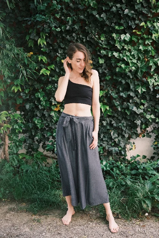 Weekend Specials to Enjoy Weekend Specials to Enjoy tencel denim culottes - washed black Weekend Specials to Enjoy Weekend Specials to Enjoy tencel denim culottes - washed black