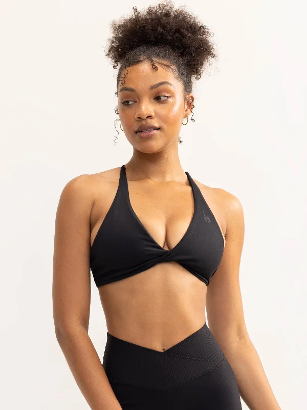 Last Chance Last Chance Activate Twist Sports Bra - Black